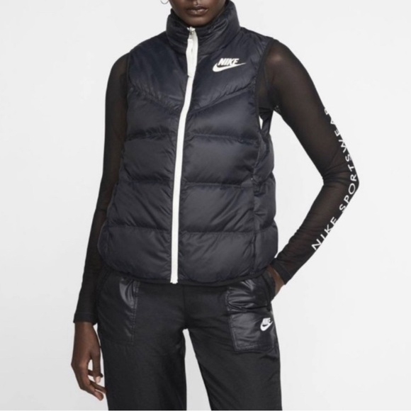 Nike Women's Reversible Down
Fill Vest 939442-010. Size Small - Picture 3 of 6